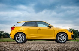 Audi Q2, side